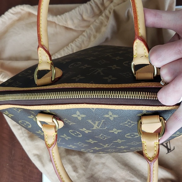 Louis vuitton Lock it GM Monogram Canvas and leather with lock and key🔥 😍💕 - Picture 5 of 17